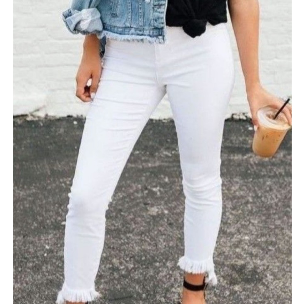 NWOT white jeans 🤩